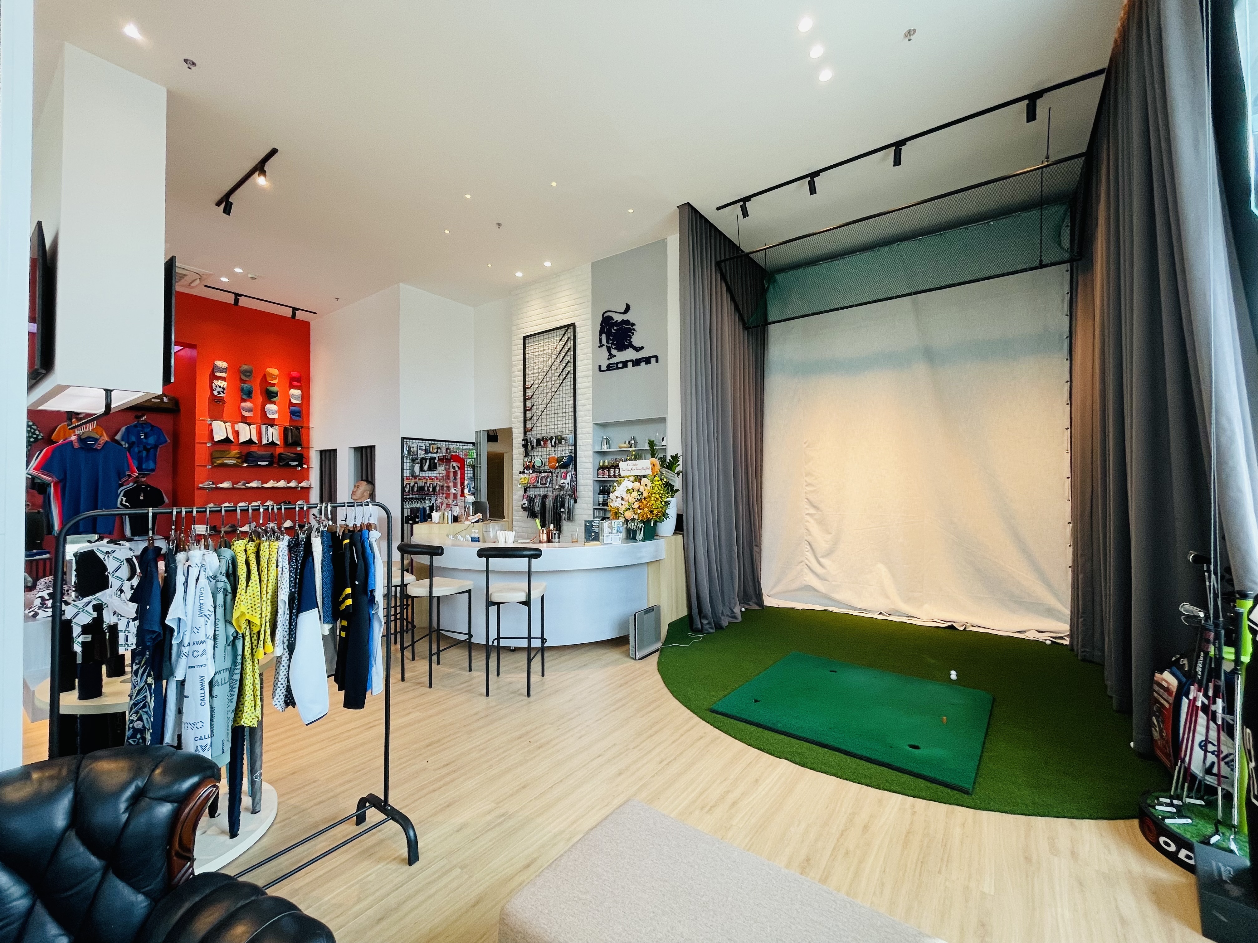 Leonian golf shop-1
