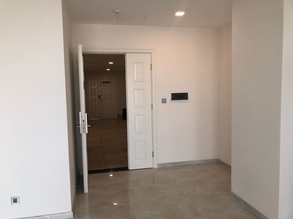 Cho thuê căn hộ Vinhomes Golden River Aqua 3 – 2 phòng ngủ, bao phí quản lý.