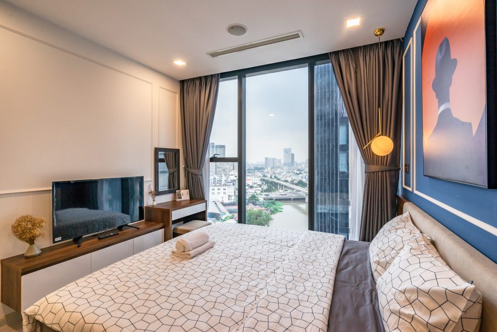 Cho thuê căn hộ dịch vụ Vinhomes Golden River 2 phòng ngủ