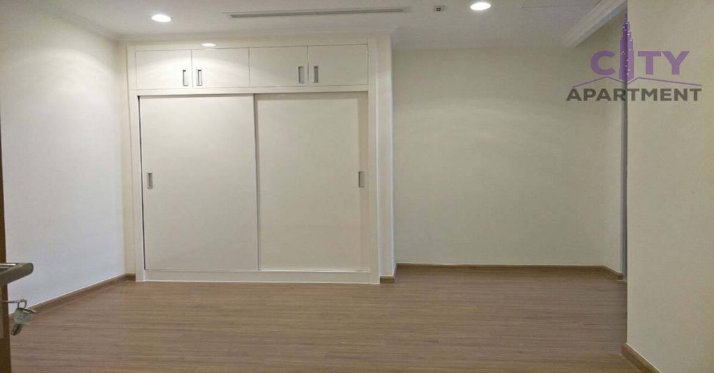 Apartment For Rent – Located in Landmark 3. Unit 3 Bedroom unifunish. Price $800/month