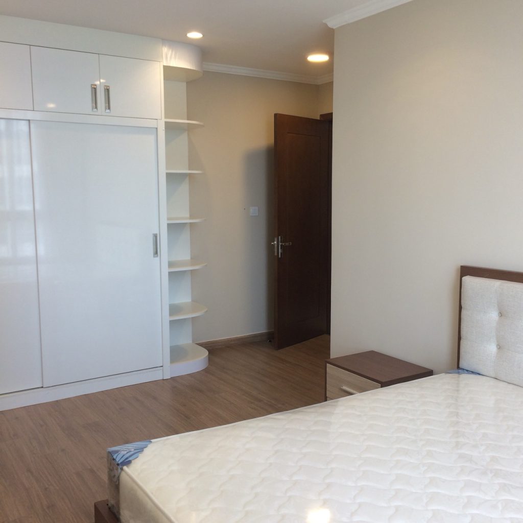 Cho thuê căn hộ cao cấp block Central 1 – 4 phòng ngủ. Nội thất cao cấp. Gía 2000$ bao phí quản lý