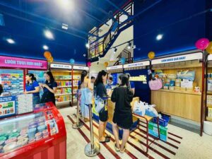 Không khí nhộn nhịp trong ngày khai trương cửa hàng Vinamilk mới